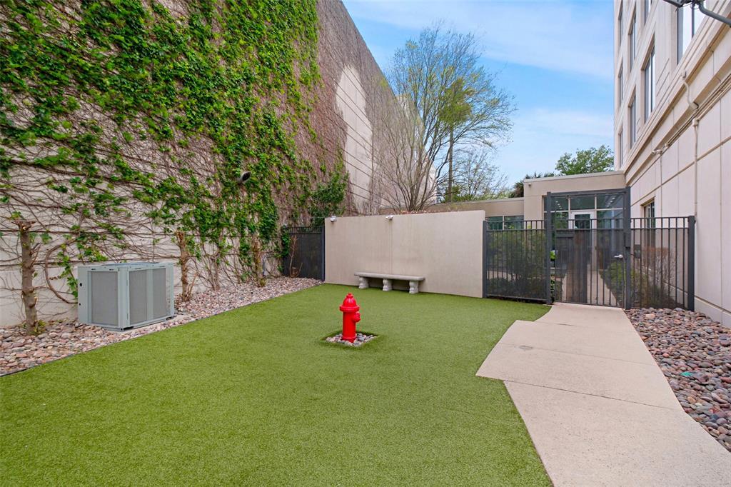 Greenway Pet Area with outdoor space